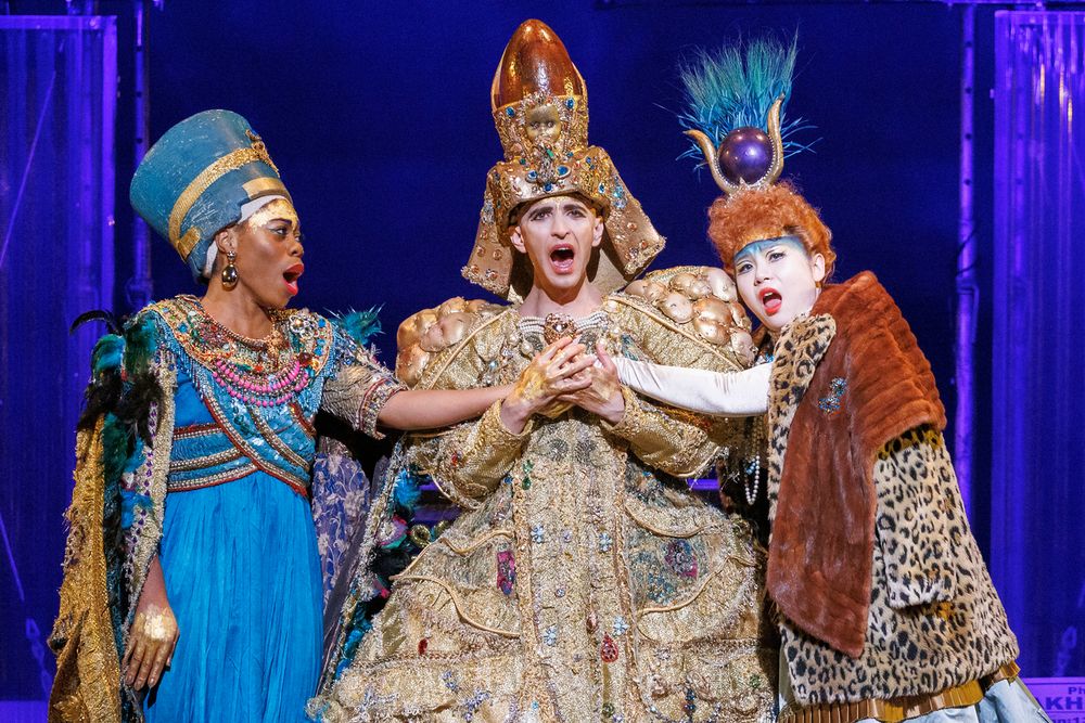  Live Opera Review: Glass' Akhnaten at English National Opera Bildidee 